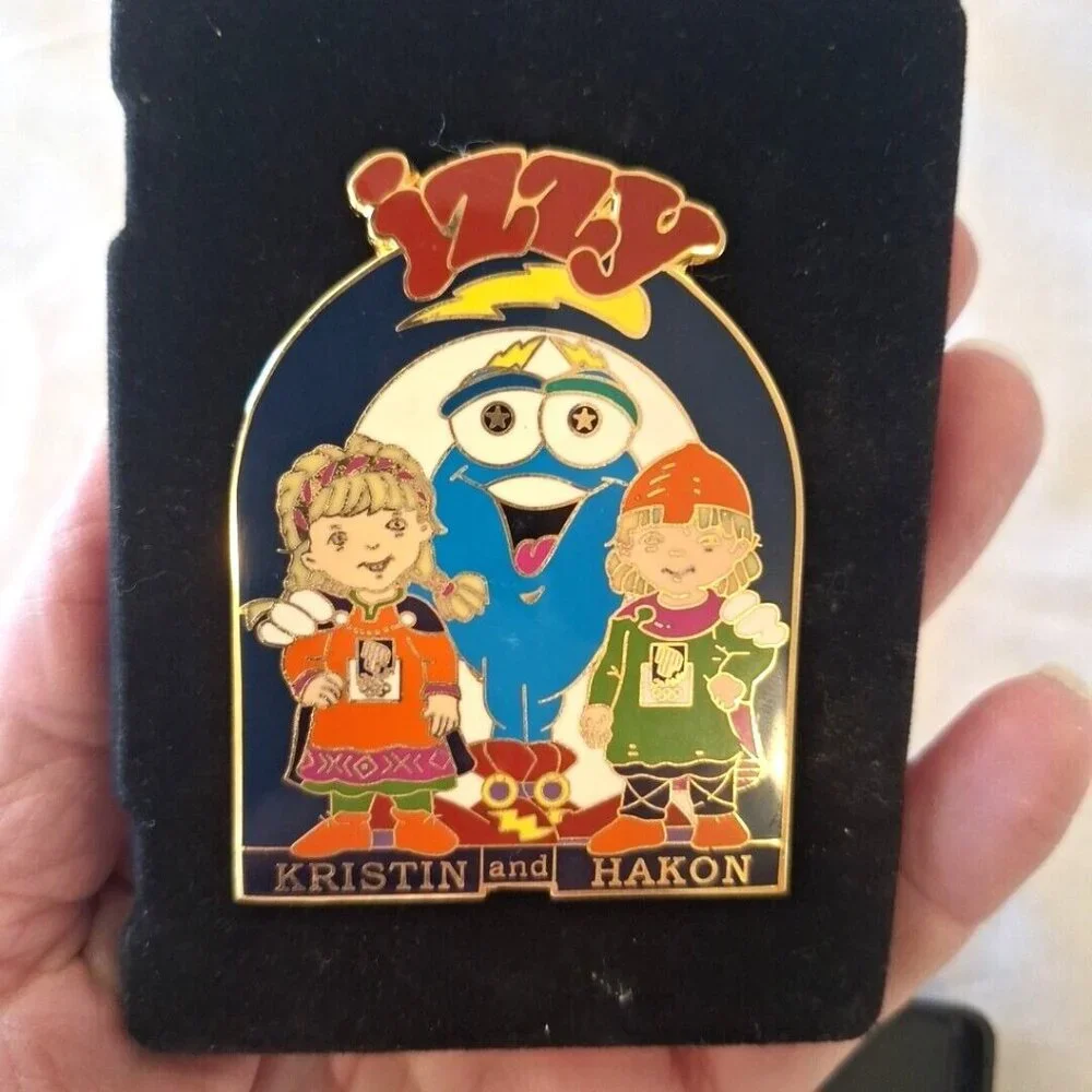 Atlanta 1996 Olympics Izzy Pin Kristin & Hakon Official Limited Edition - Picture 9 of 10